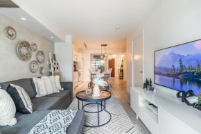 Luxury 2BR Toronto Downtown Condo w/ CN Tower View
